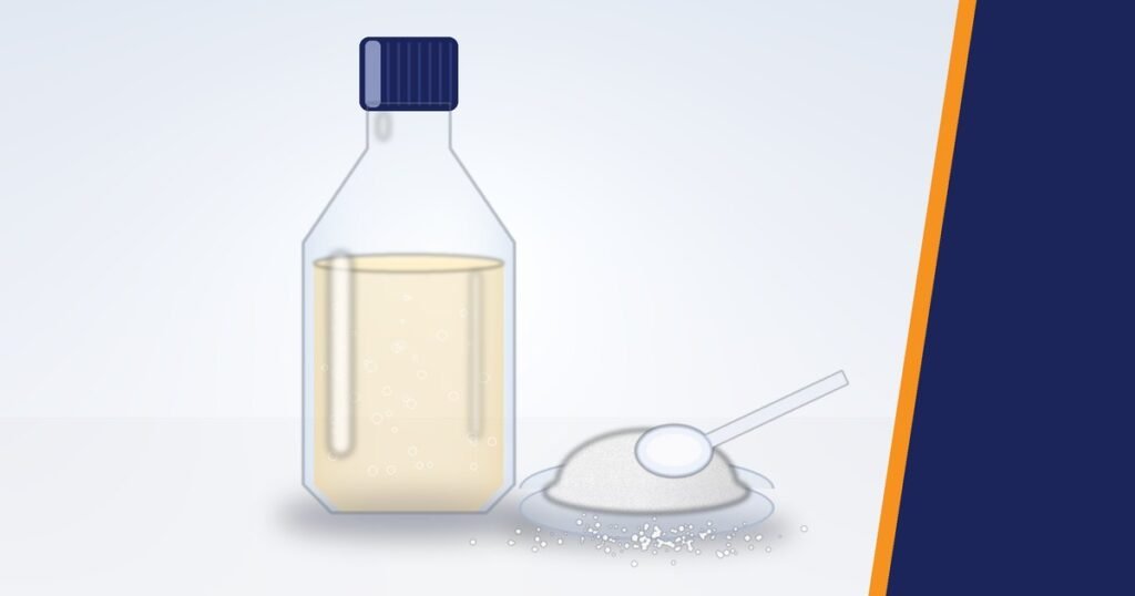 Clear ready-to-drink beverage bottle beside a glass dish of white creatine powder with a scoop